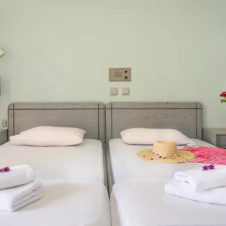 Aparthotel Louladakis